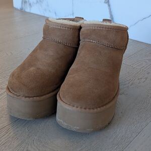 UGG Platform Boots Women 9